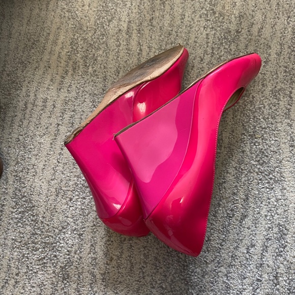 JIMMY CHOO Gian 140 Fuchsia Satin Platform Heels | REVERSIBLE Jimmy Choo Hot Pink Open Toe Wedges